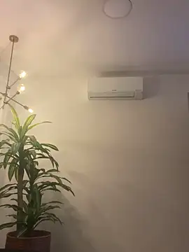 TiffanyyLam online show from 11.02.25