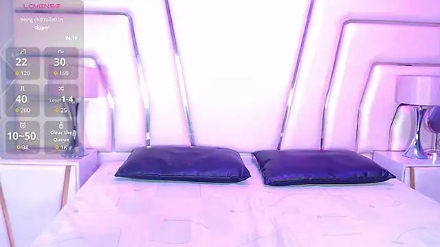 Snapshot of VioletPons chatting on 11.04.25 VioletPons online show from 11.04.25