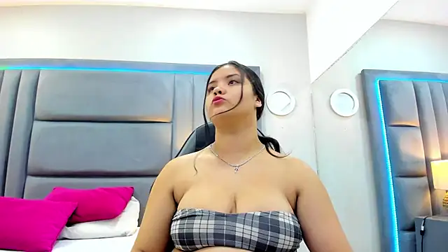 NahiaMonet online show from 11.19.25