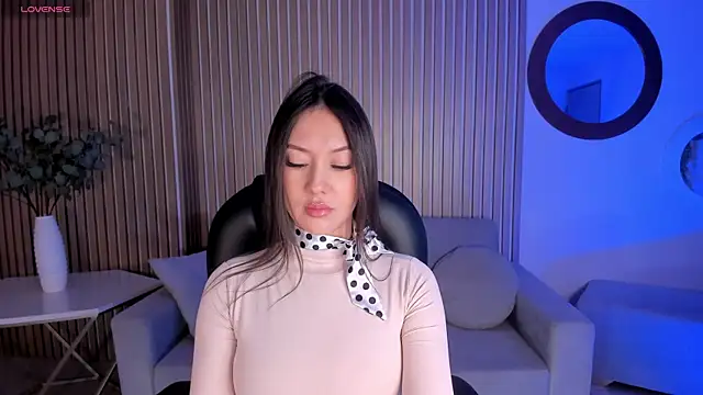 Snapshot of AnnaHoffman_ chatting on 10.17.25 AnnaHoffman  online show from 10.17.25