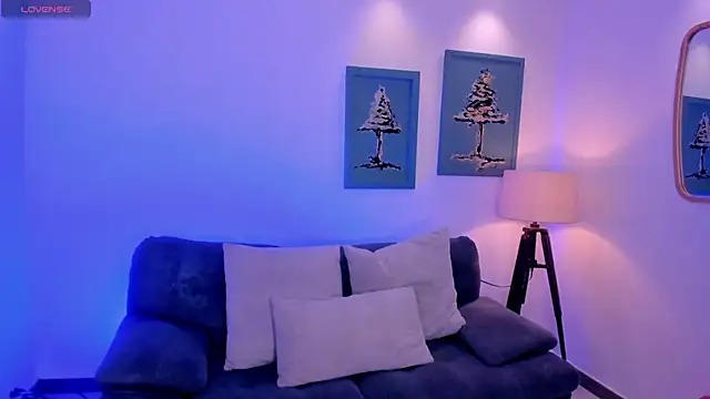 SussyBellX online show from 11.19.25