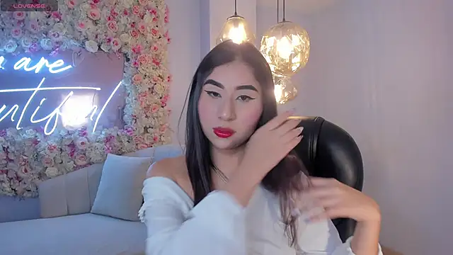 Snapshot of MayaMoretti_ chatting on 10.21.25 MayaMoretti online show from 10.21.25