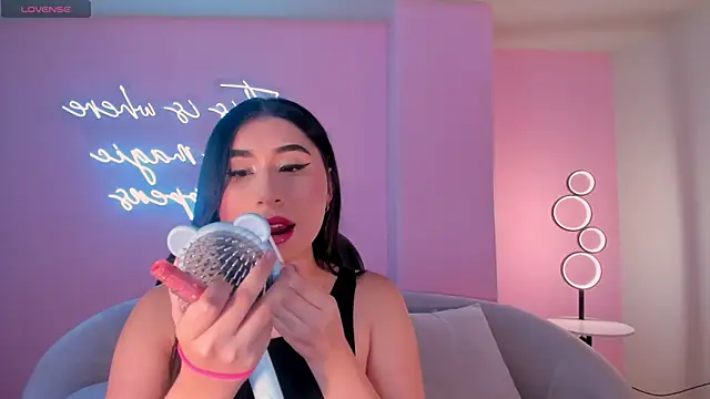 MayaMoretti  online show from 12.22.25