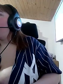 Snapshot of bellita13 chatting on 09.26.25 bellita13 online show from 09.26.25