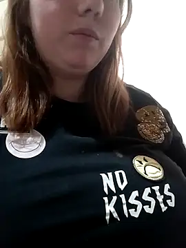 Snapshot of bellita13 chatting on 10.22.25 bellita13 online show from 10.22.25