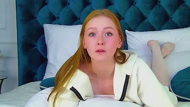 Snapshot of AgataFoxley chatting on 09.28.25 AgataFoxley online show from 09.28.25