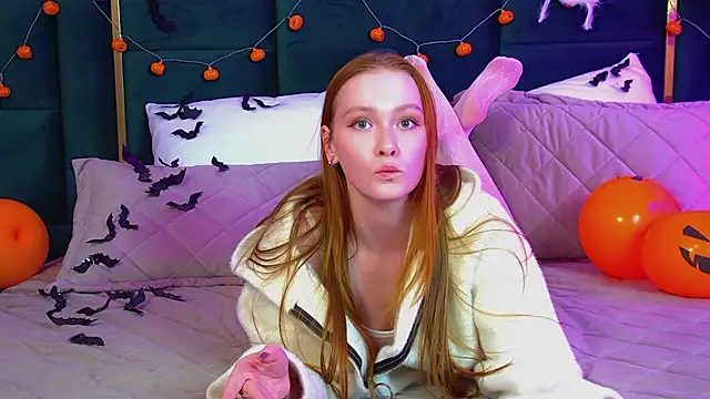 Snapshot of AgataFoxley chatting on 10.23.25 AgataFoxley online show from 10.23.25