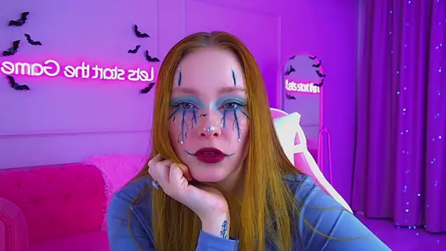 Snapshot of AgataFoxley chatting on 10.26.25 AgataFoxley online show from 10.26.25