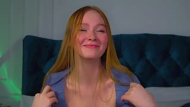 Snapshot of AgataFoxley chatting on 11.22.25 AgataFoxley online show from 11.22.25