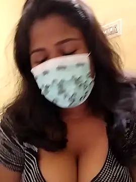 Snapshot of HAANNIAA chatting on 09.12.25 HAANNIAA online show from 09.12.25