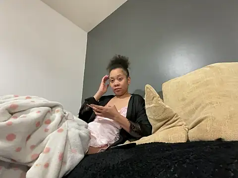 MILF Stephanie online show from 12.17.25