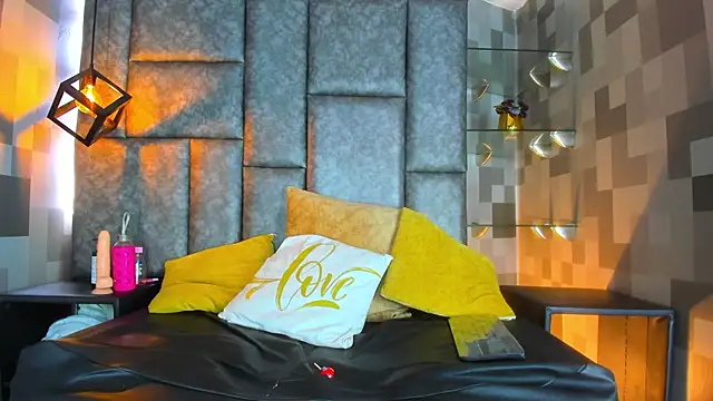 Emily Mitchell online show from 11.22.25