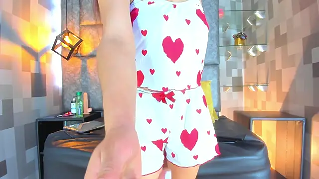 Emily Mitchell online show from 11.26.25