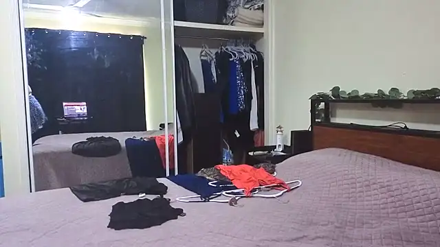 aussiepeaches online show from 11.23.25