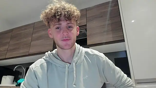 DominantAlex18 online show from 12.19.25