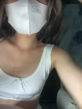 Snapshot of Fin-xinh18 chatting on 10.15.25 Fin-xinh18 online show from 10.15.25