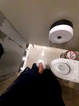 Snapshot of winter0cold_ chatting on 10.13.25 winter0cold online show from 10.13.25