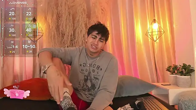 Snapshot of arion_sherwind chatting on 09.22.25 arion sherwind online show from 09.22.25