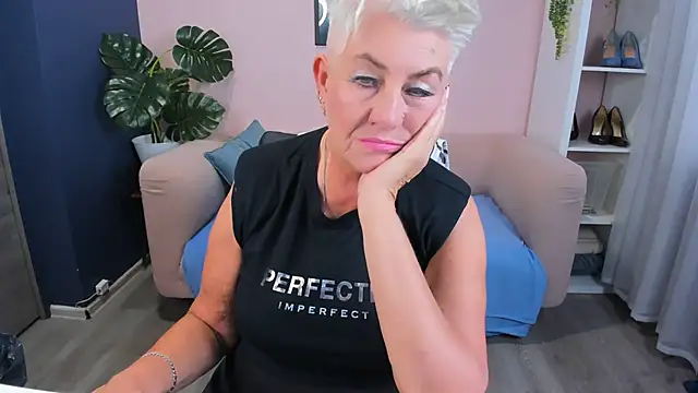 HotandMature online show from 09.16.25