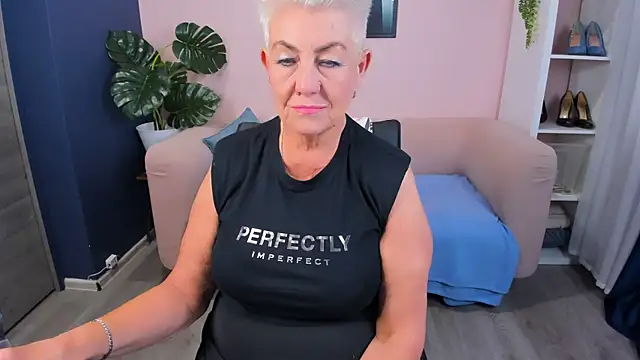 HotandMature online show from 09.17.25