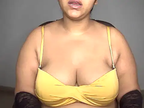 Snapshot of mrymlove chatting on 10.08.25 mrymlove online show from 10.08.25