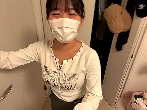 Snapshot of hikiwarinatto_xoxo chatting on 12.16.25 hikiwarinatto xoxo online show from 12.16.25