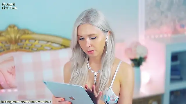 Amoramias online show from 04.18.26