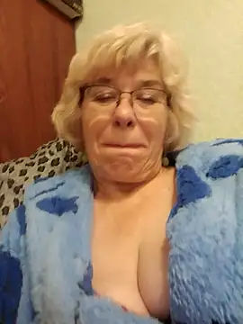 52MiaLove02 online show from 10.28.25