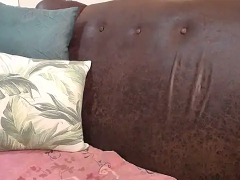 bustylaura4u online show from 11.29.25