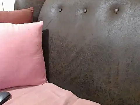 Snapshot of bustylaura4u chatting on 03.19.26 bustylaura4u online show from 03.19.26