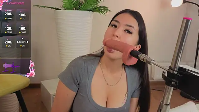 HellyPolly online show from 10.04.25