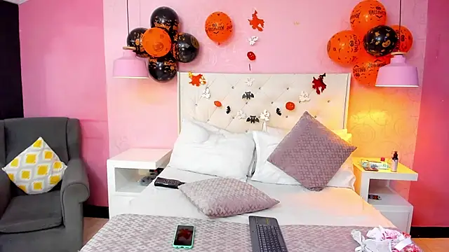 SkylerBloomm online show from 10.23.25