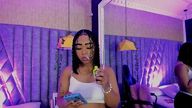 SkylerBloomm online show from 04.21.26