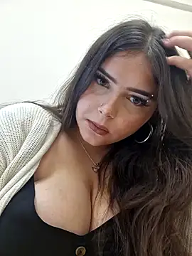 Snapshot of KatieLace chatting on 09.11.25 KatieLace online show from 09.11.25