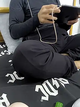 yazinyazin1 online show from 11.27.25