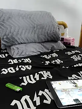 yazinyazin1 online show from 11.30.25