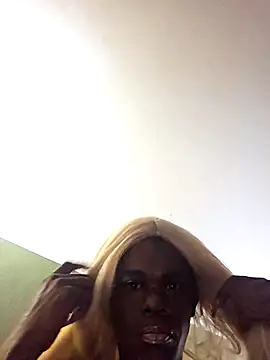 Snapshot of Cocoaversace302 chatting on 10.21.25 Cocoaversace302 online show from 10.21.25