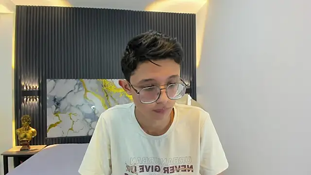 SantiagoRusso18 online show from 09.20.25