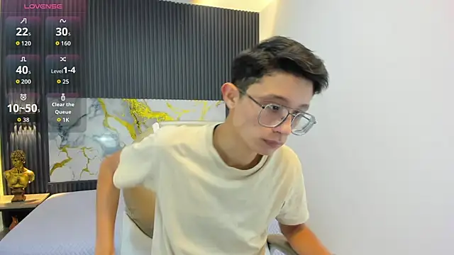 SantiagoRusso18 online show from 09.23.25