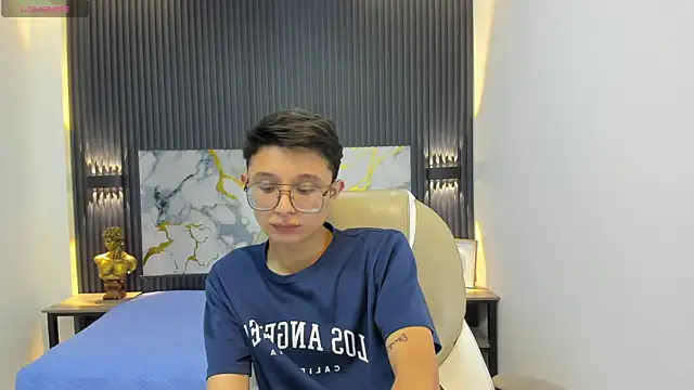 SantiagoRusso18 online show from 09.28.25