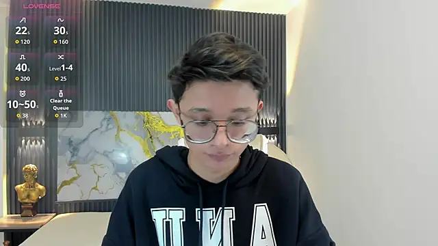 SantiagoRusso18 online show from 10.10.25