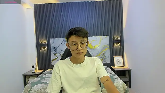 SantiagoRusso18 online show from 02.11.26