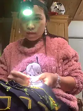 tuyetnhi-00 online show from 11.13.25