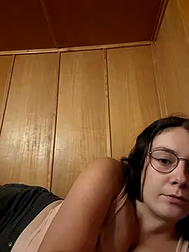 Snapshot of YoungLiisaxx chatting on 09.18.25 YoungLiisaxx online show from 09.18.25