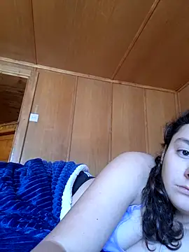 Snapshot of YoungLiisaxx chatting on 11.04.25 YoungLiisaxx online show from 11.04.25