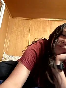 Snapshot of YoungLiisaxx chatting on 11.13.25 YoungLiisaxx online show from 11.13.25