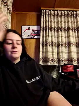 Snapshot of YoungLiisaxx chatting on 02.04.26 YoungLiisaxx online show from 02.04.26