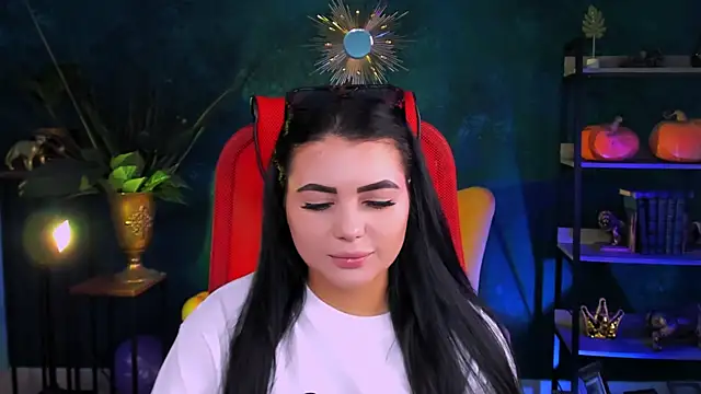 NaomiWilsons online show from 11.04.25