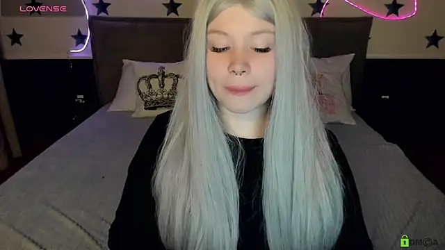 Snapshot of Diana_Dream chatting on 10.22.25 Diana Dream online show from 10.22.25