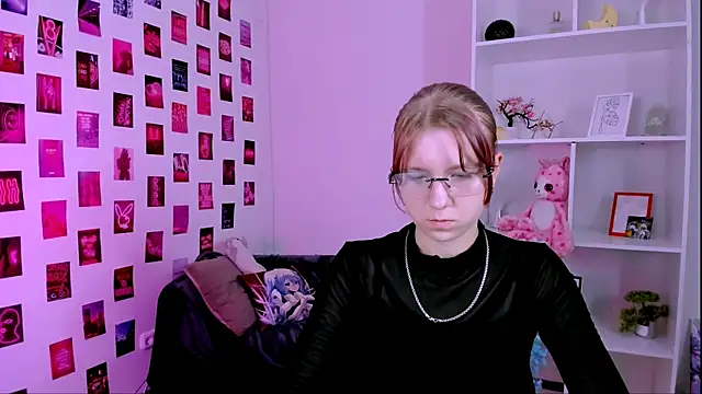 Snapshot of gloria_bubble chatting on 06.16.26 gloria bubble online show from 06.16.26